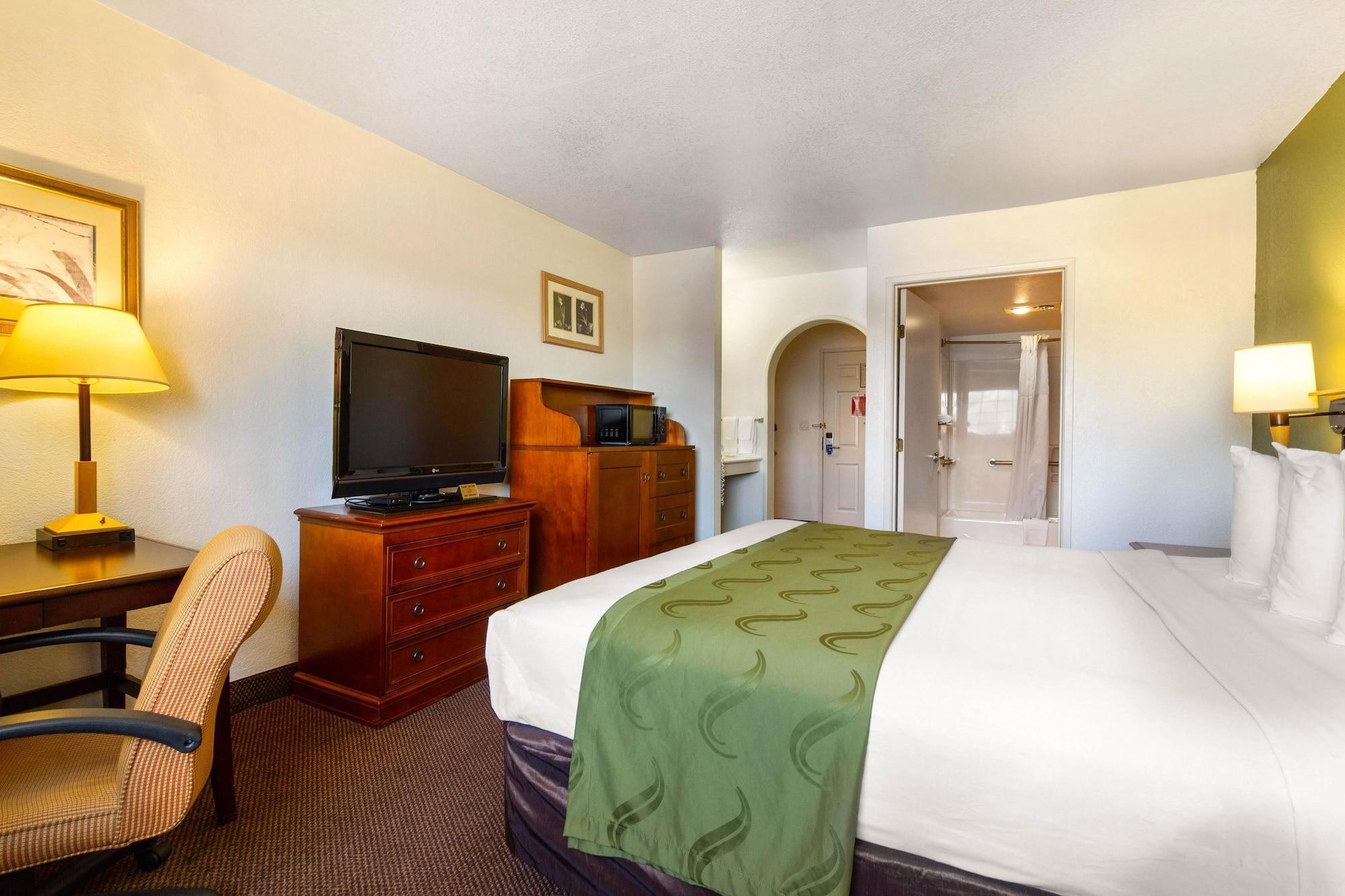Rodeway Inn Auburn Bagian luar foto
