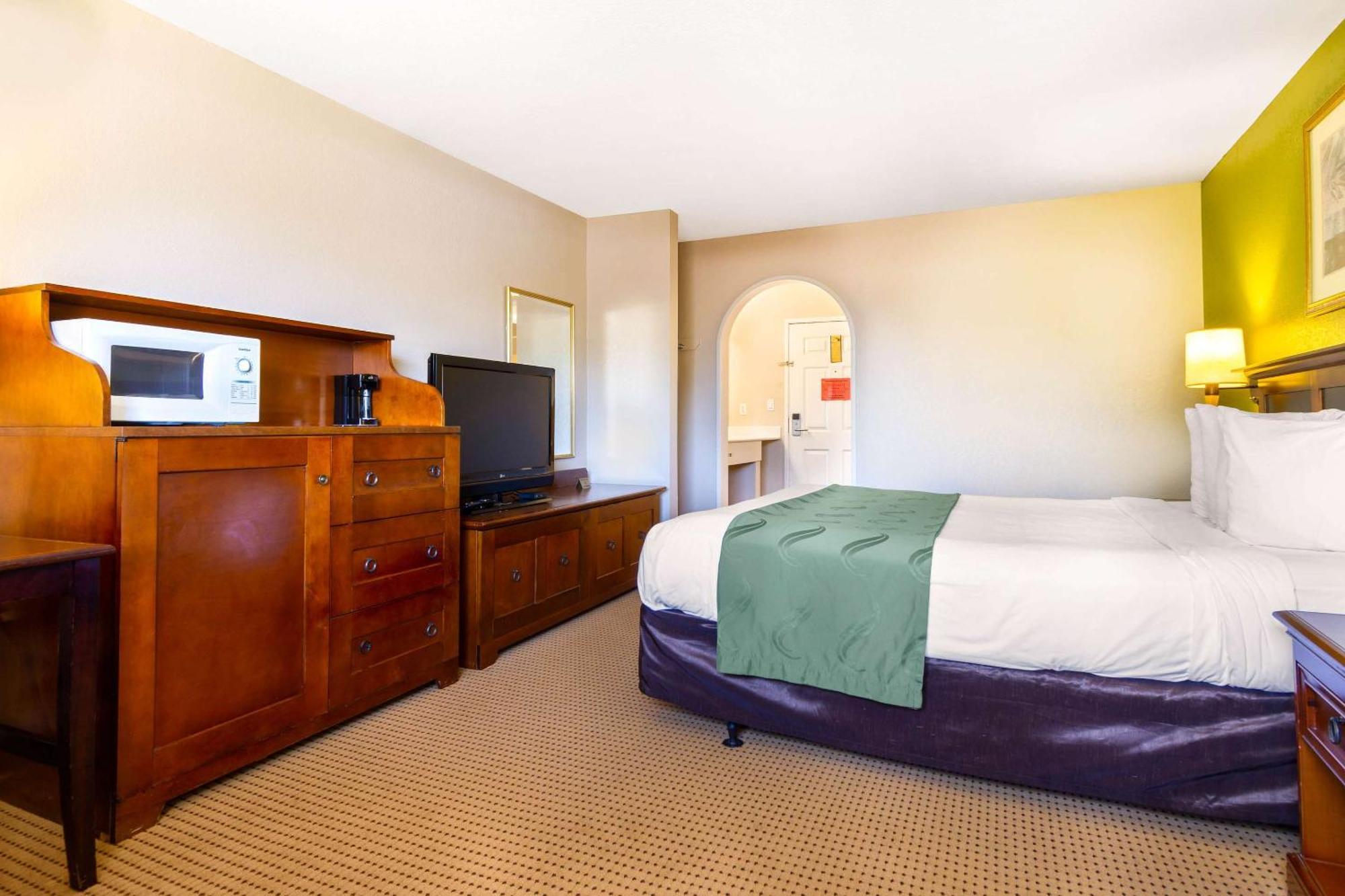 Rodeway Inn Auburn Bagian luar foto
