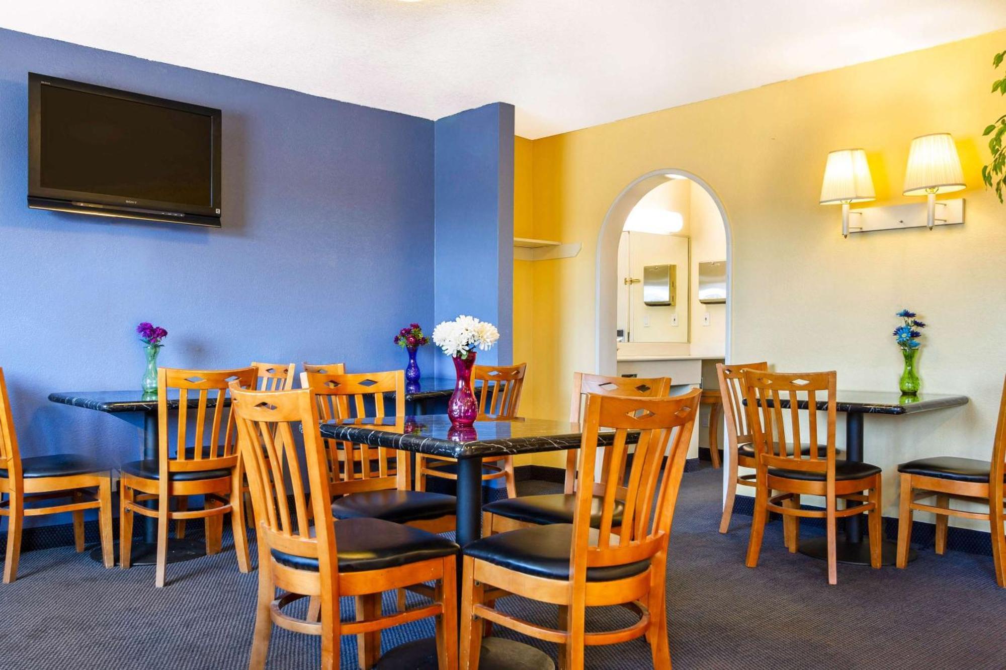 Rodeway Inn Auburn Bagian luar foto