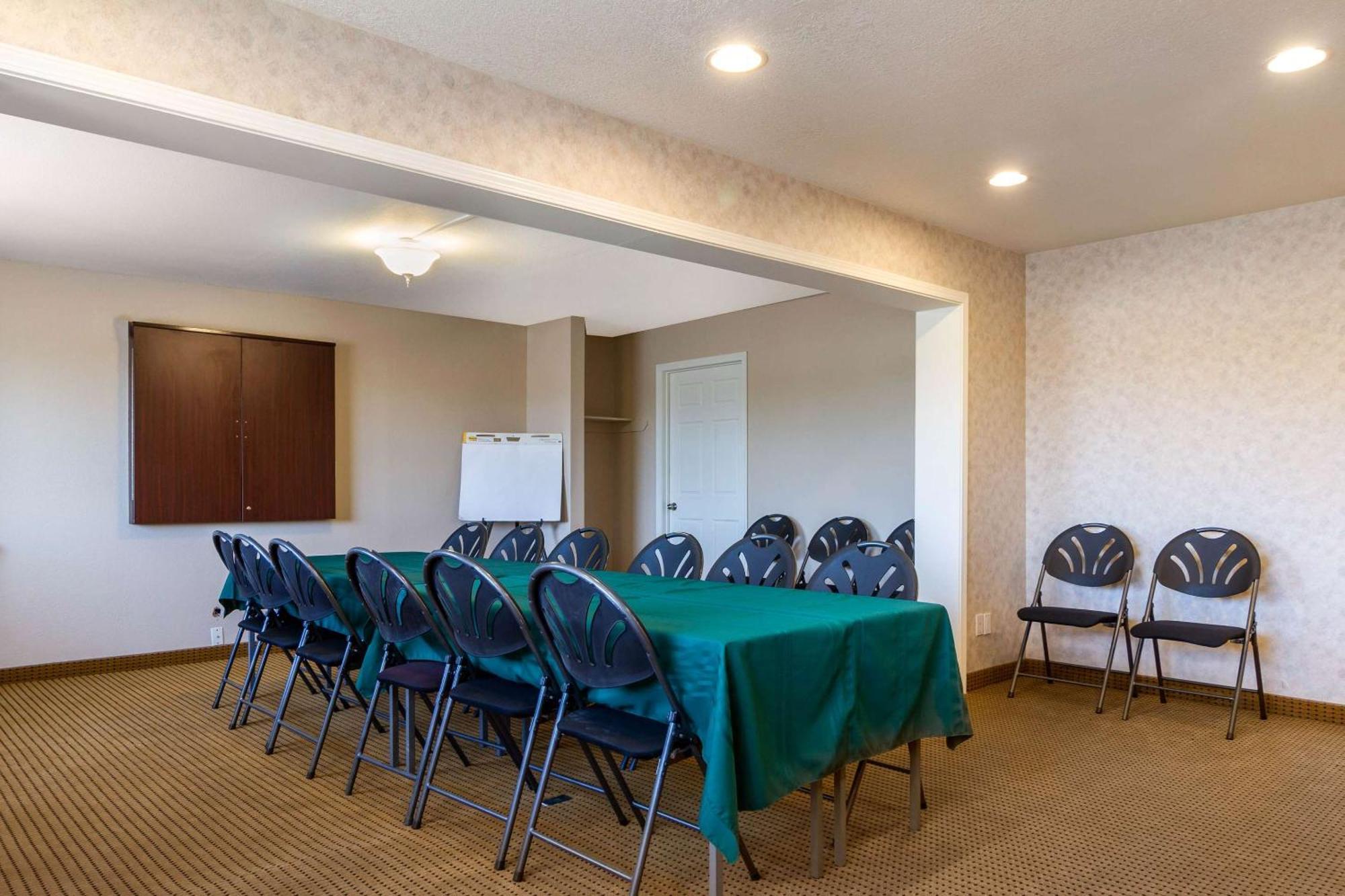 Rodeway Inn Auburn Bagian luar foto