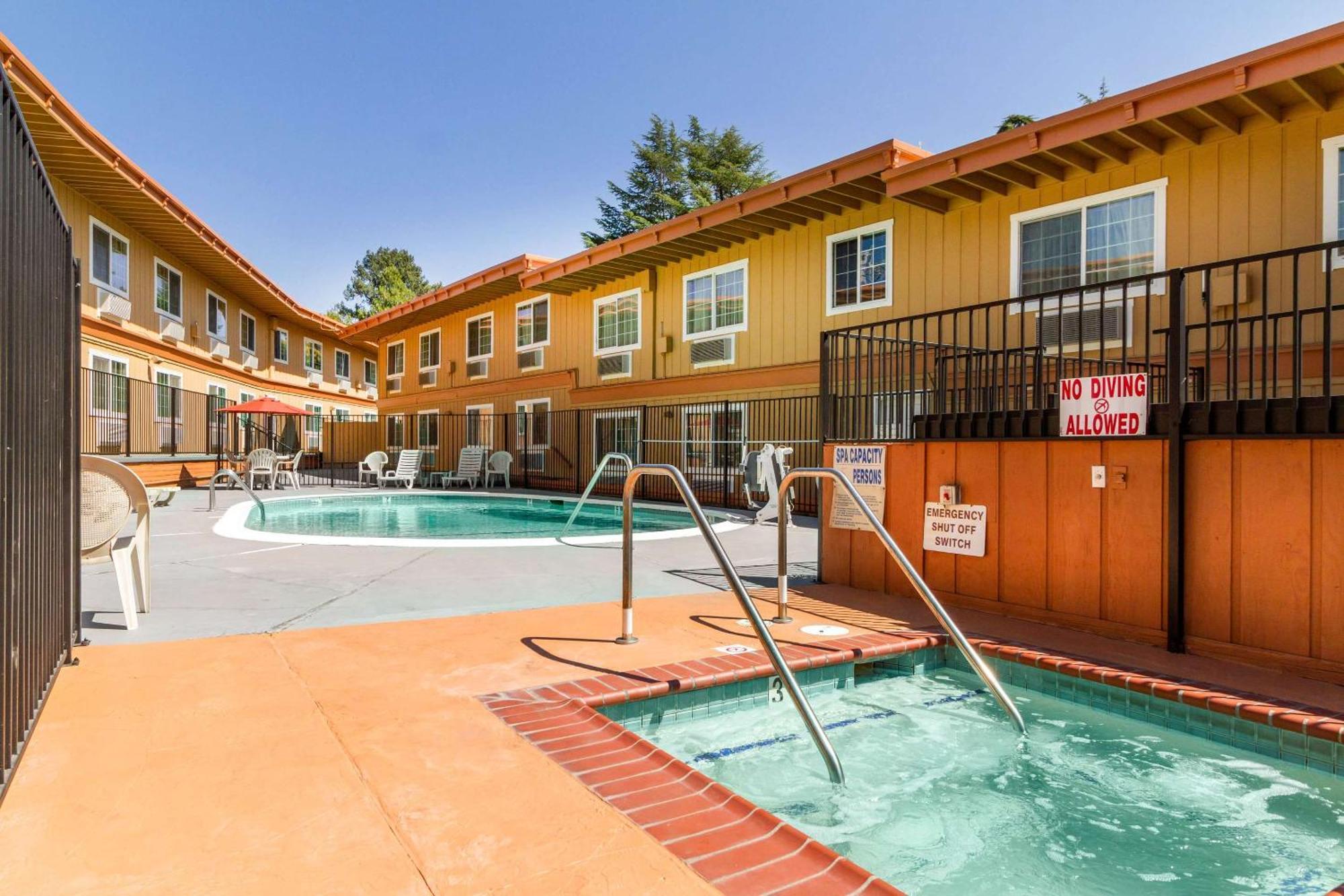 Rodeway Inn Auburn Bagian luar foto
