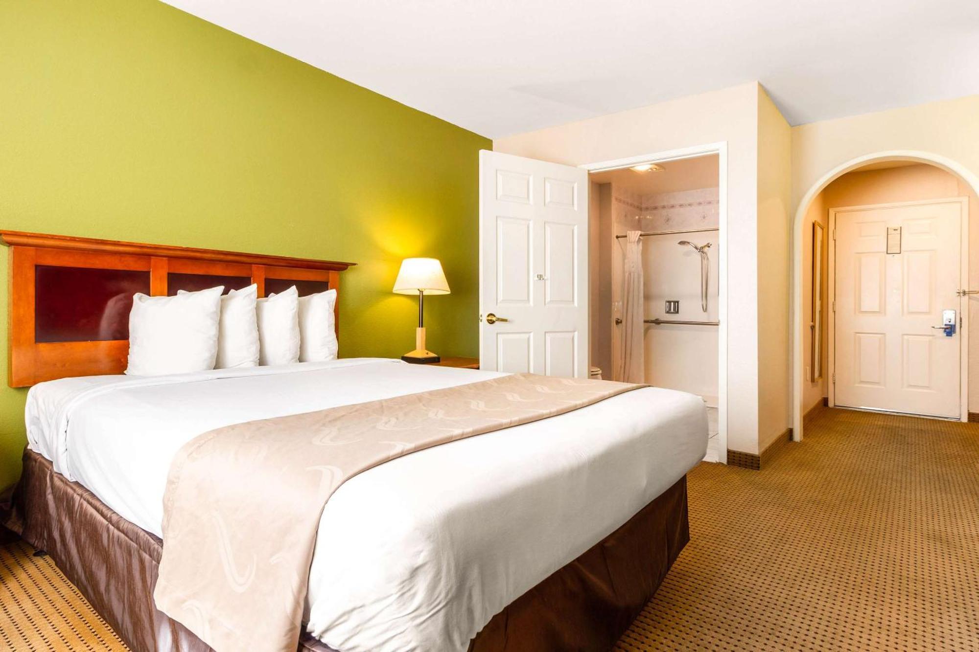 Rodeway Inn Auburn Bagian luar foto