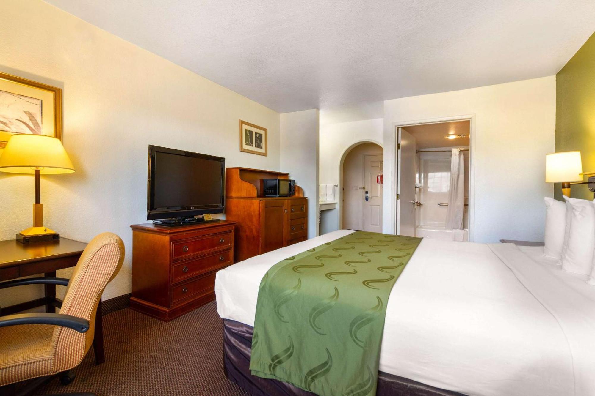Rodeway Inn Auburn Bagian luar foto